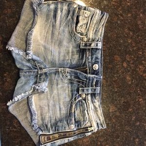 Cute Miss Me jean shorts zippers on sides.